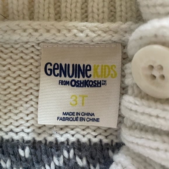 COPY - OSHKOSH-SWEATER PONCHO-3T - Picture 3 of 7